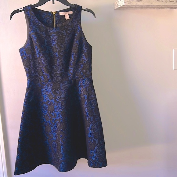 💙NWOT Beautiful Forever 21 Contemporary Black & Blue Lace Dress in Size XS - Picture 1 of 9